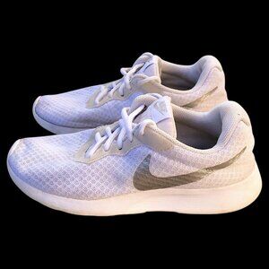 Nike Women's Tanjun Sneakers, Size 7